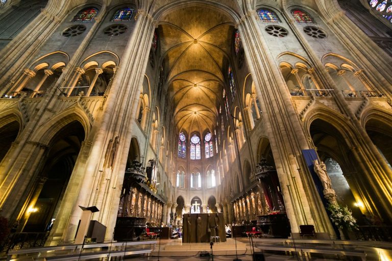 L’Église Catholique : Une Force de Rassemblement et d’Ouverture