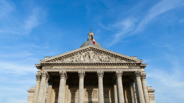L’Émergence de l’Extrême Droite au Palais du Luxembourg : Une Analyse des Dynamiques Électorales